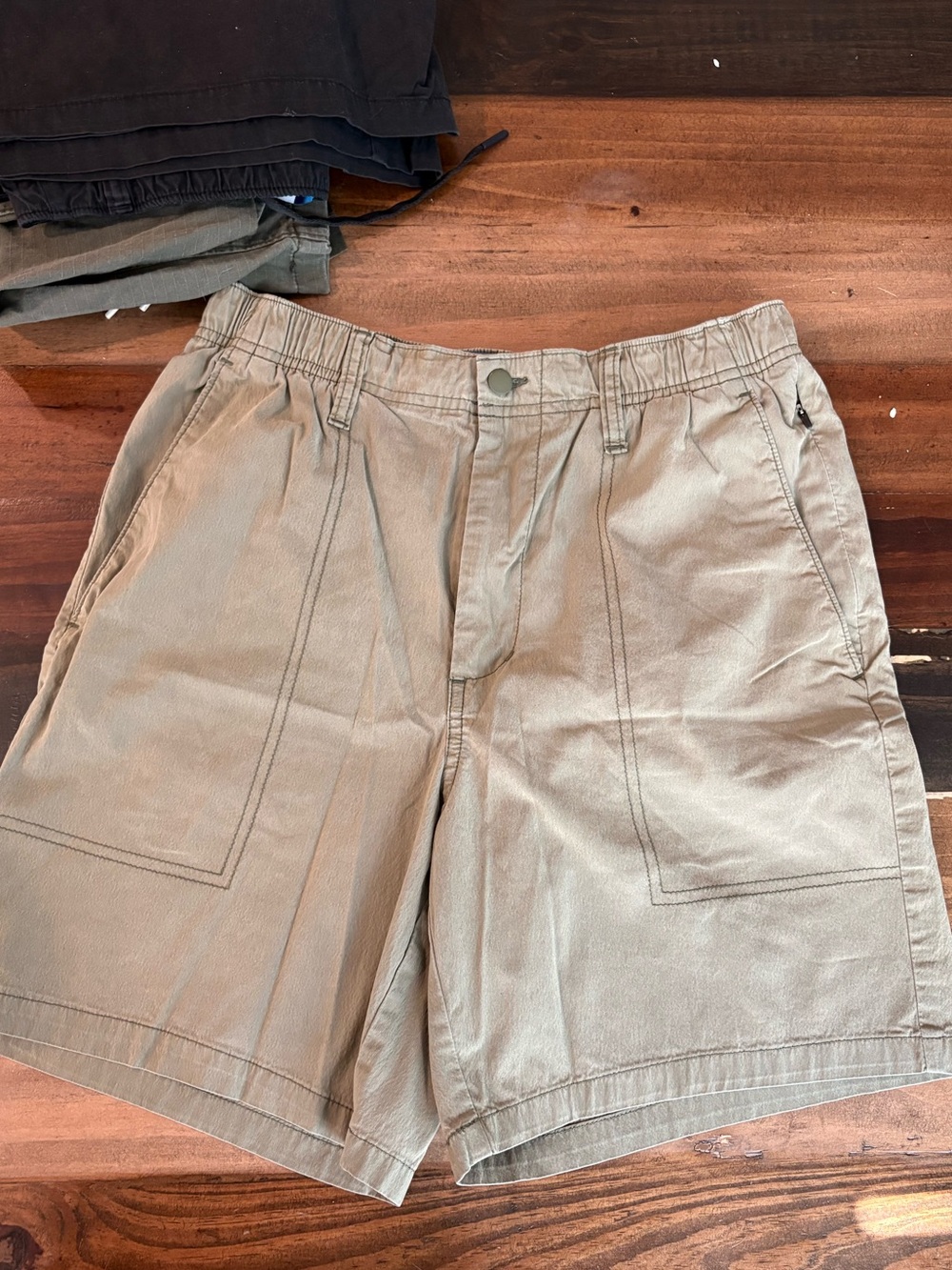 Old Navy men’s shorts-green